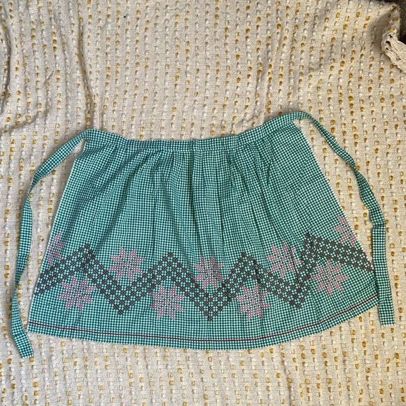 Other - Vintage hand embroidered apron